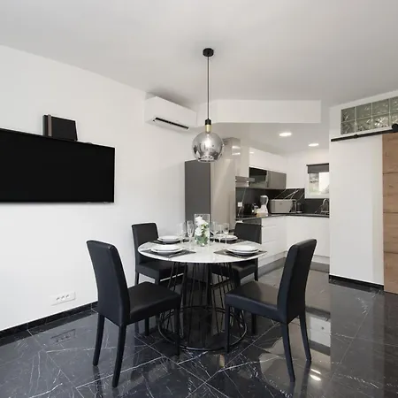 ACACIAS - Agréable appartement dans maison - Menton - Parking privé-2
