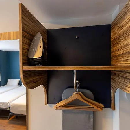 Travelodge Barcelona Poblenou-2