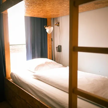 Goodnight Hostel-2