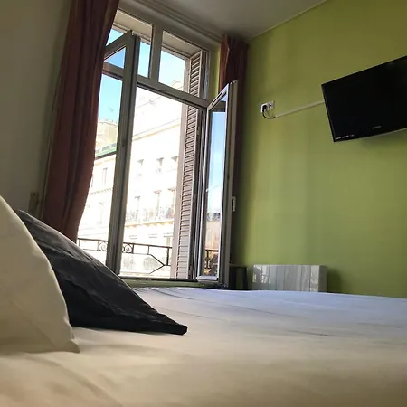 Brit Hotel Aux Sacres Reims, Centre Historique-2