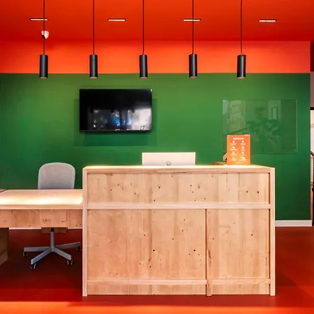Easyhotel Barcelona La Sagrera-3