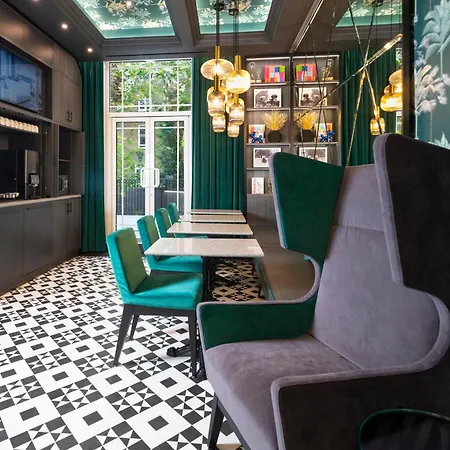 Brit Hotels Earls Court-3