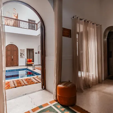 Riad White Flowers-3