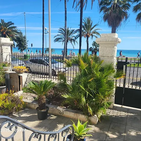 Hotel Flots d'Azur-3