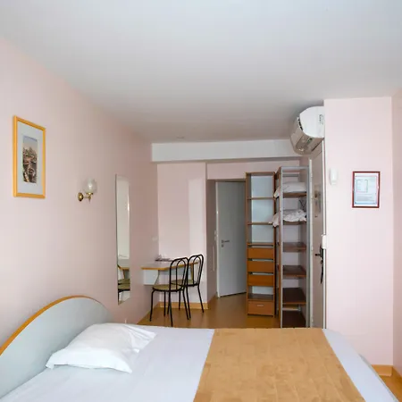 Hotel De Rosny-3