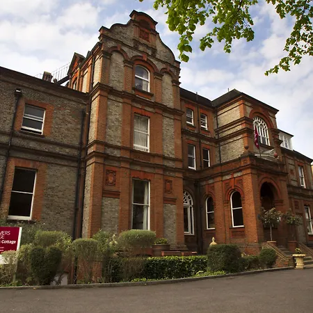 Palmers Lodge Swiss Cottage-3
