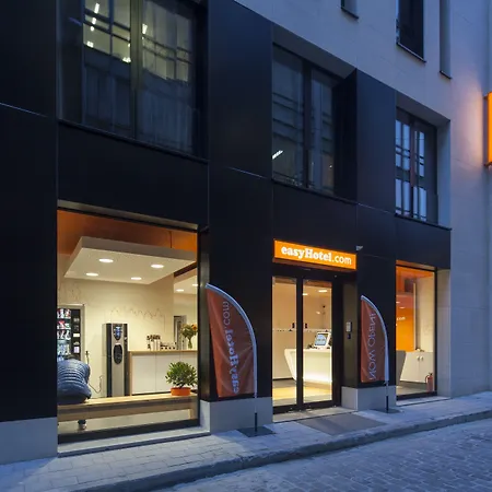 Easyhotel Brussels City Centre-3
