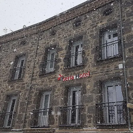 Logis Hotel Yseria - Historical Center-3