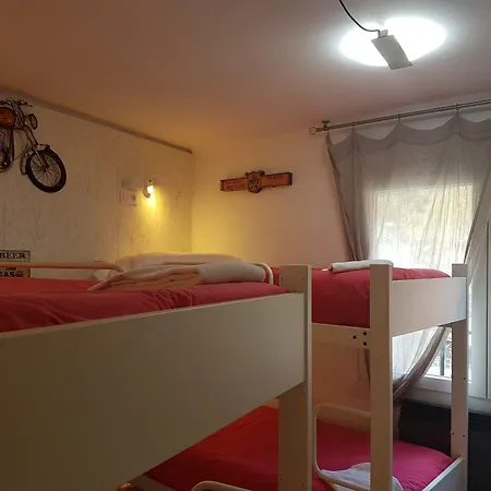 Barri Antic Hostel & Pub-3