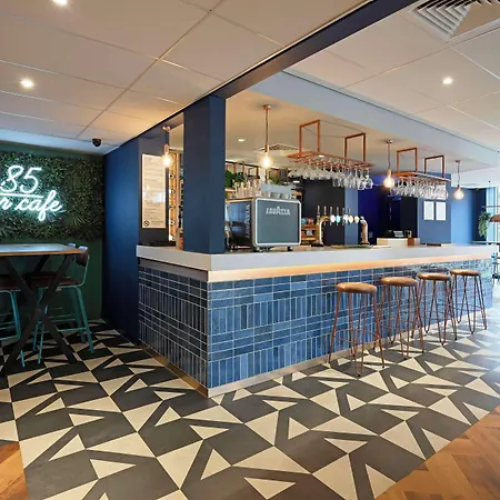 Travelodge London Waterloo Hotel-3