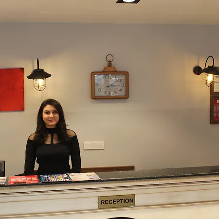 The Reina Hotel-3