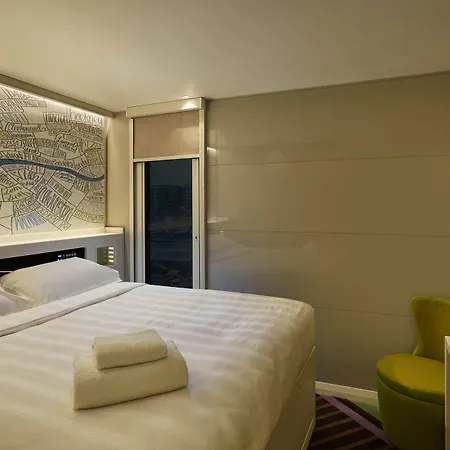 Hub By Premier Inn London Tower Bridge-3