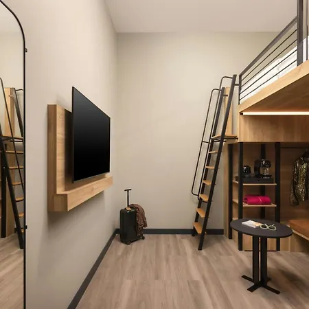 Moxy London Piccadilly Circus-3