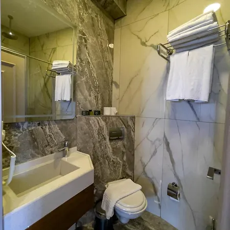 Martinenz Hotel Old City-3