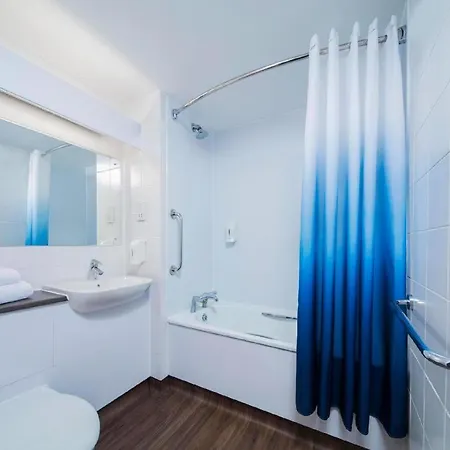 Travelodge London Chessington Tolworth-3