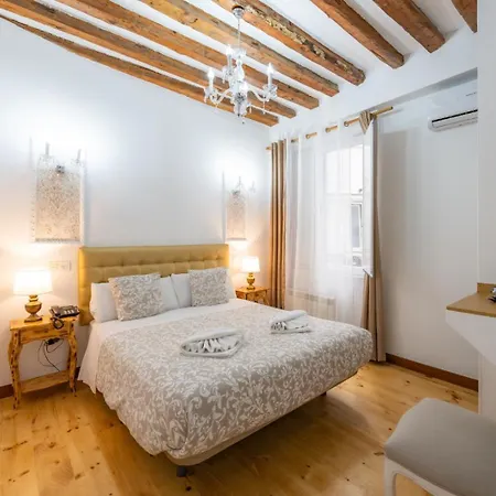 Oriente Palace Apartments-3