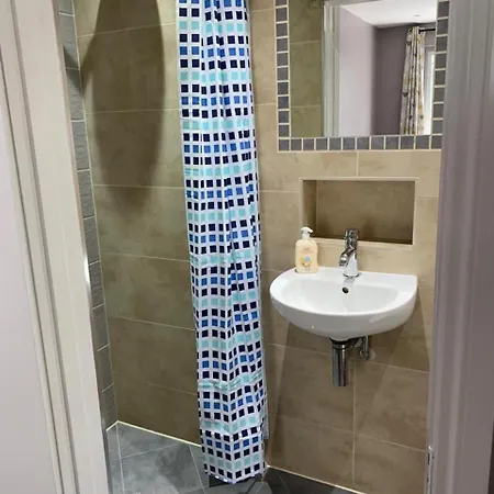 Eurostar Budget Rooms-2