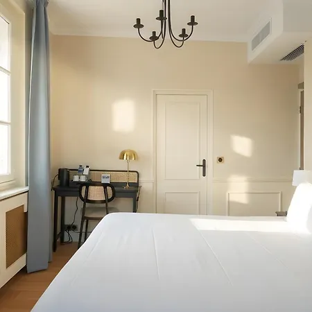 Best Western Le Cheval Blanc -Centre- Vieux Port-3