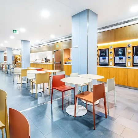 Holiday Inn Express Barcelona City 22@ By Ihg-3