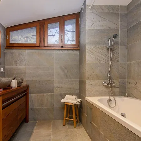 Chalet Glacier - Happy Rentals-3