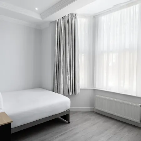 Spark By Hilton London Chiswick-3