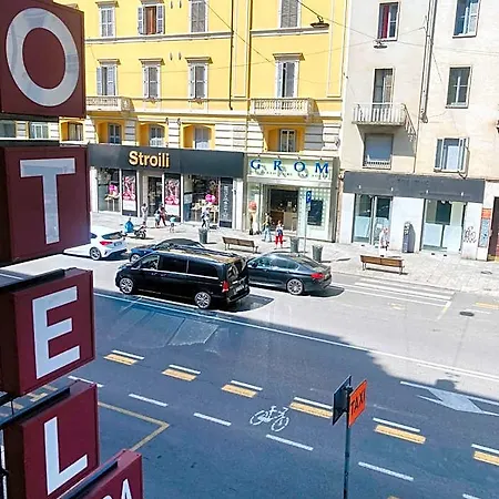 Hotel Aurora-3