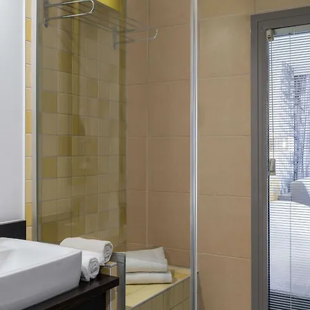 Ibis Styles Nice Centre Port-3