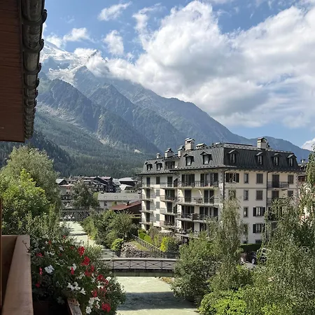 Les Gourmets - Chalet Hotel-2