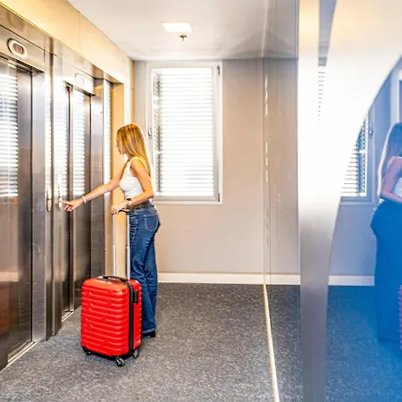 Holiday Inn Express Barcelona City 22@ By Ihg-2