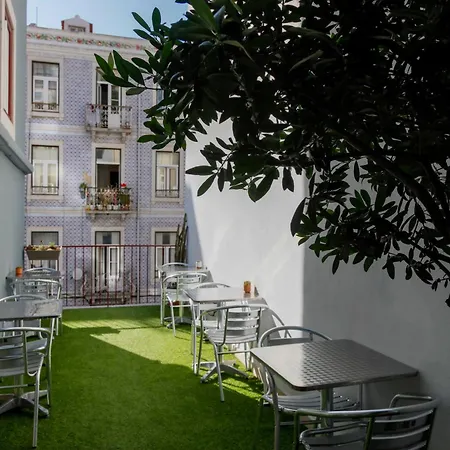 Lisbon Poets Inn-2