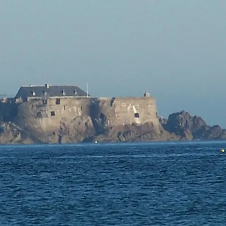 Hotel De La Mer-3