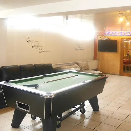 Kensal Green Backpackers 2-2