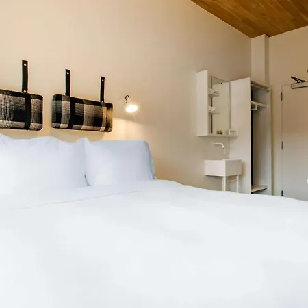 Gowanus Inn & Yard-2
