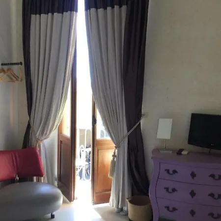 Room With A Vue-3