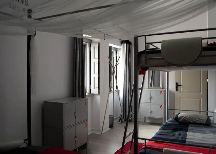 Lisbon Hostel Terminal 3
