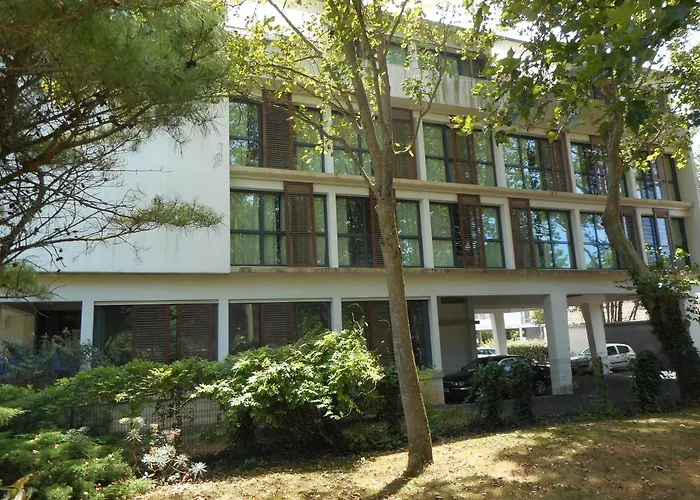 Hôtel Les Gens de Mer La Rochelle by Popinns**