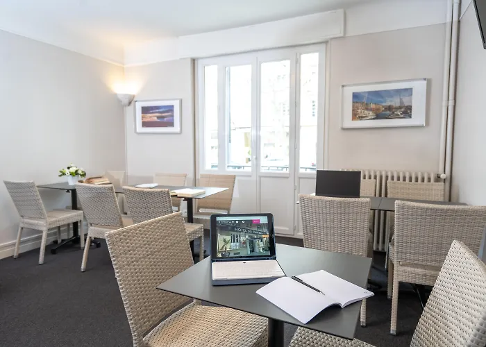 Logis Hotel Du Chateau Caen