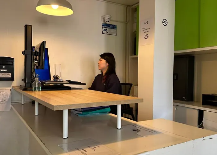 Central And Basic Universitat For Young Hostel Barcelone