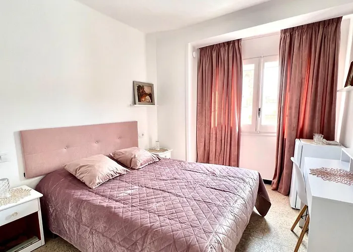 Escondite Central Con Terraza Compartida En La Azotea Roses