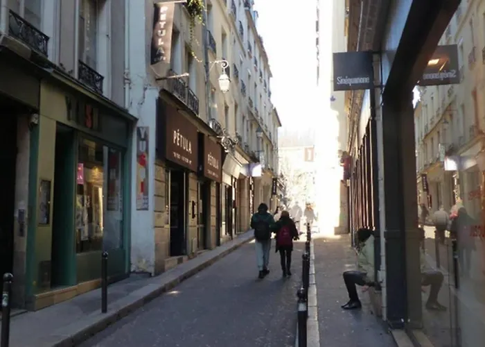 Appartement Charming Saint Germain Pres Rue De Ciseaux à Paris