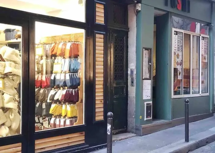 Appartement Charming Saint Germain Pres Rue De Ciseaux à Paris