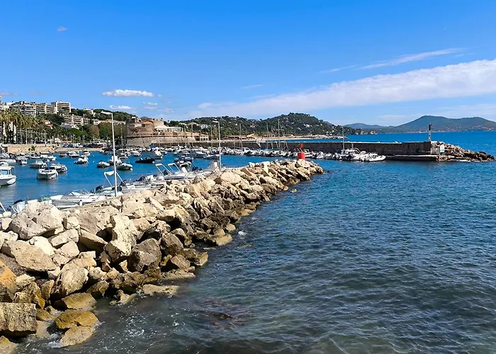 Hotel Les 2 Rives à Toulon