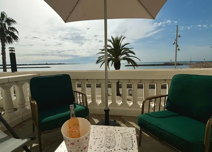 L'Hôtel De La Plage Le Grau-du-Roi