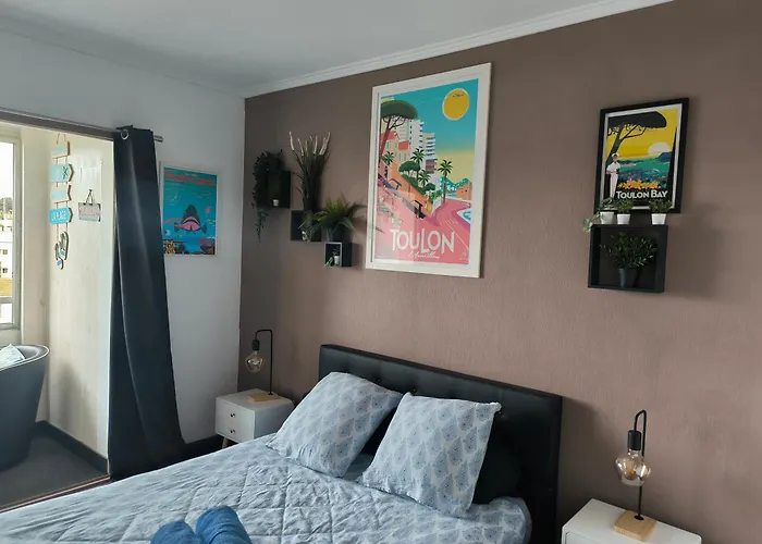 Hotel Les 2 Rives à Toulon