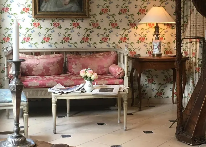 Hotel Caron de Beaumarchais Paris