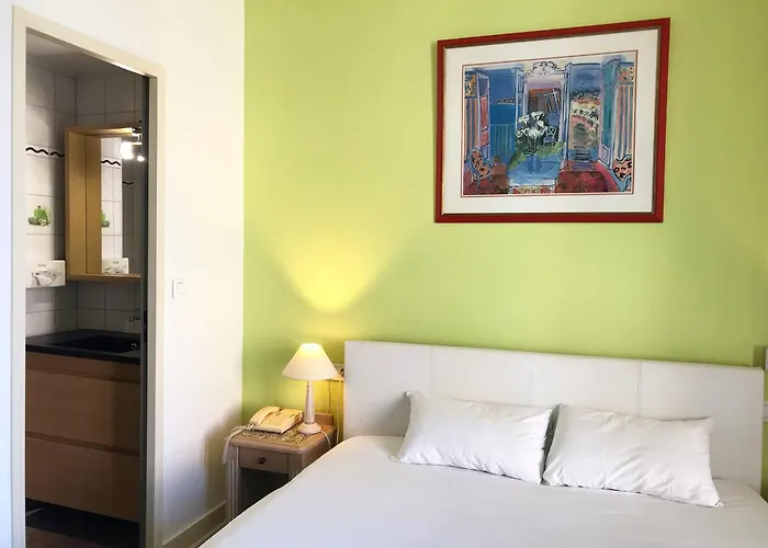 Brit Hotel Aux Sacres Reims, Centre Historique