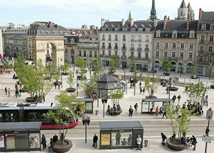 Hôtel Dauphine - Dijon Centre Gare - Accès Autonome - Boîte à Clés&Gardien 24 h sur 24 - Parking Public Dauphine