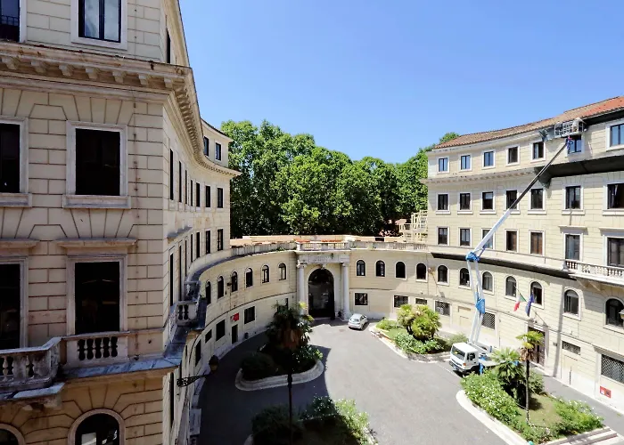 Spanish Diamond Luxury Suites & Jacuzzi Rome