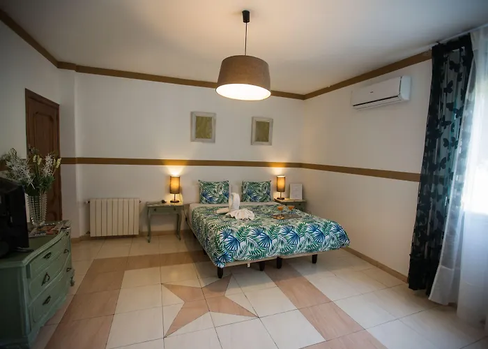 Hotel pas CherHostal Escala Suites