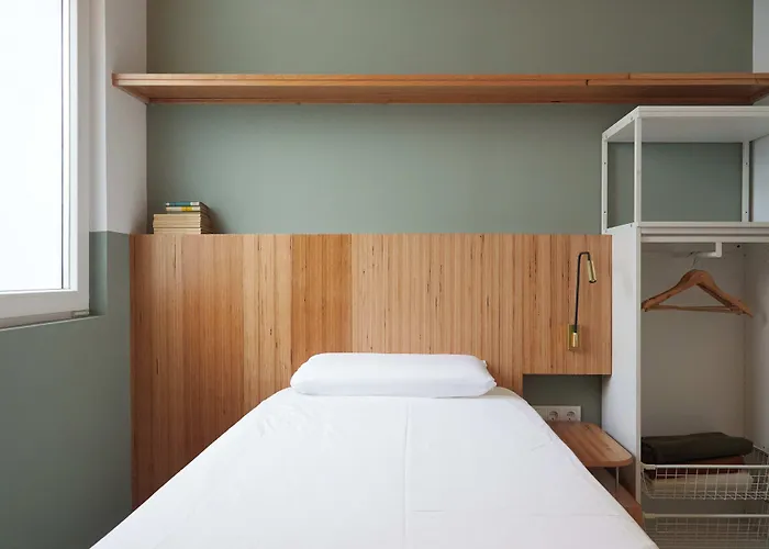 Ola Living Hostal Tetuan Madrid
